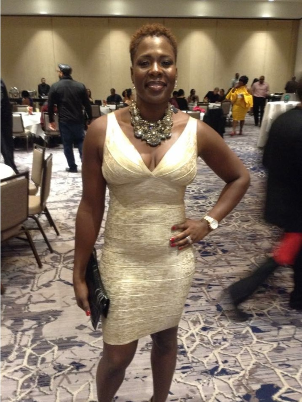Elegant Gold Sleeveless Dress - Picture 2 of 2